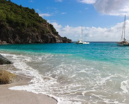 Catamarans sur l’eau à Saint-Barthélemy