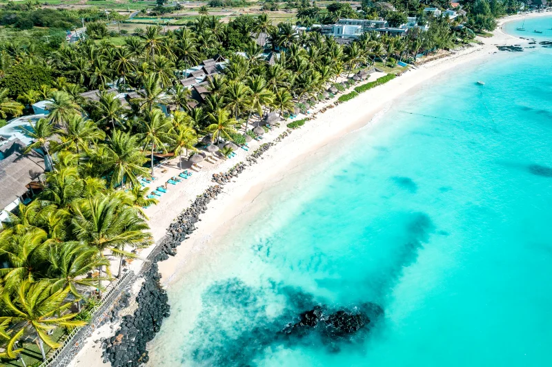 Vue aérienne plage de Belle Mare à l’île Maurice